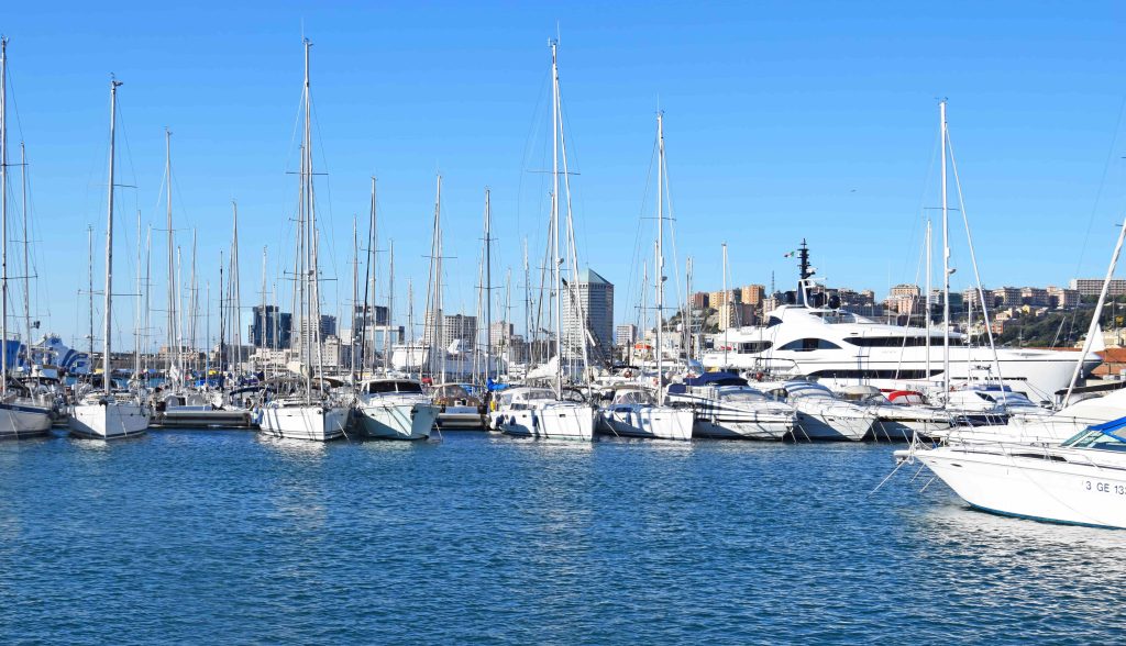 Superyacht mooring in Genoa: the services of our tourist marina