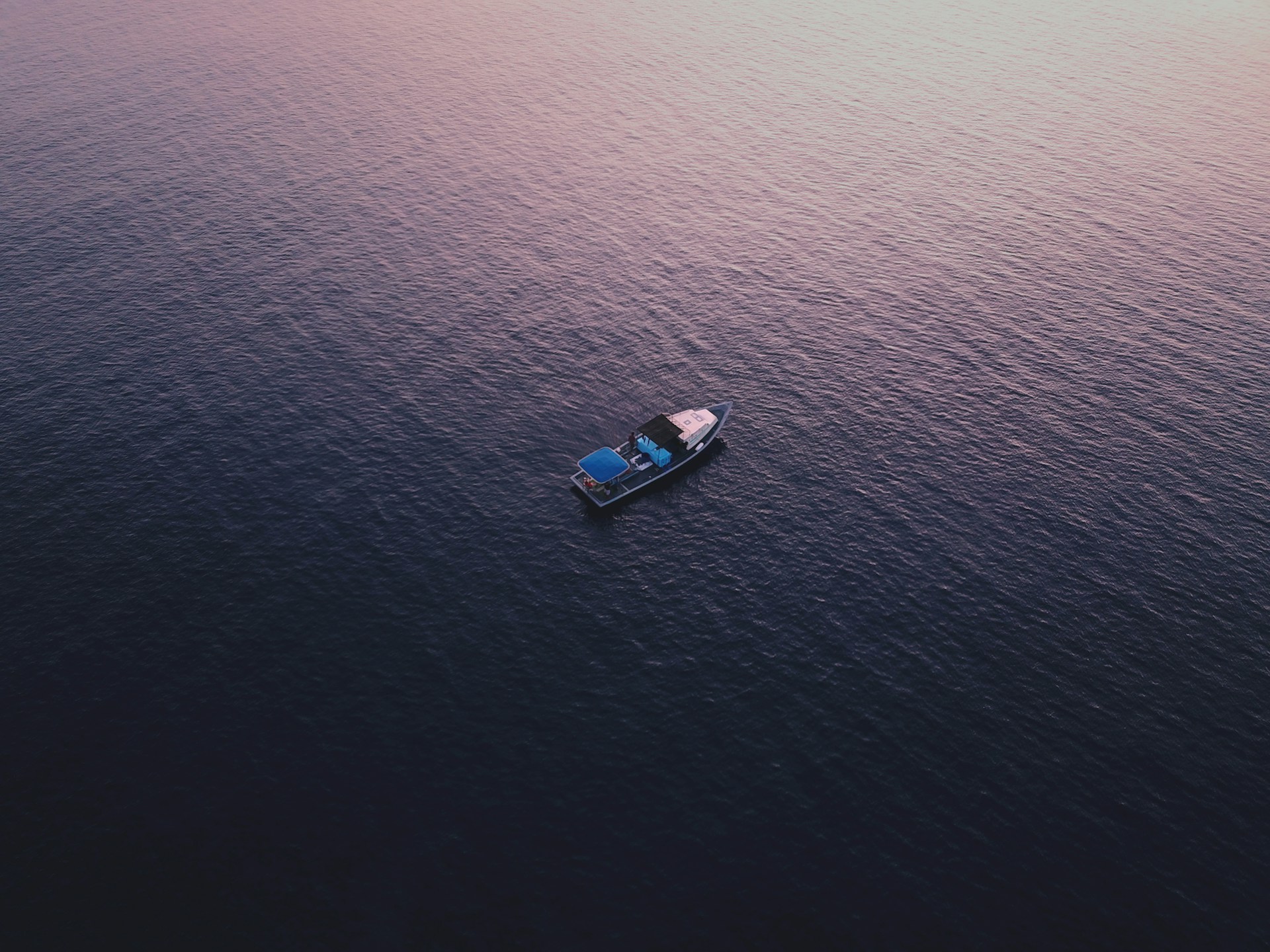 traino in mare genova