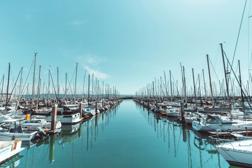 Alternatives à la place de port : à la bouée, sur remorque ou à sec s'il n'y a pas de place dans le port de plaisance
